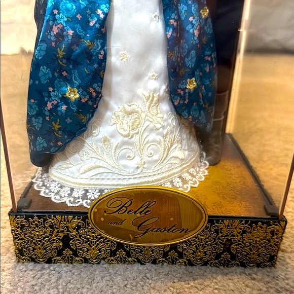 Disney Fairytale Designer Collection Belle and Gaston Dolls - Picture 3 of 15